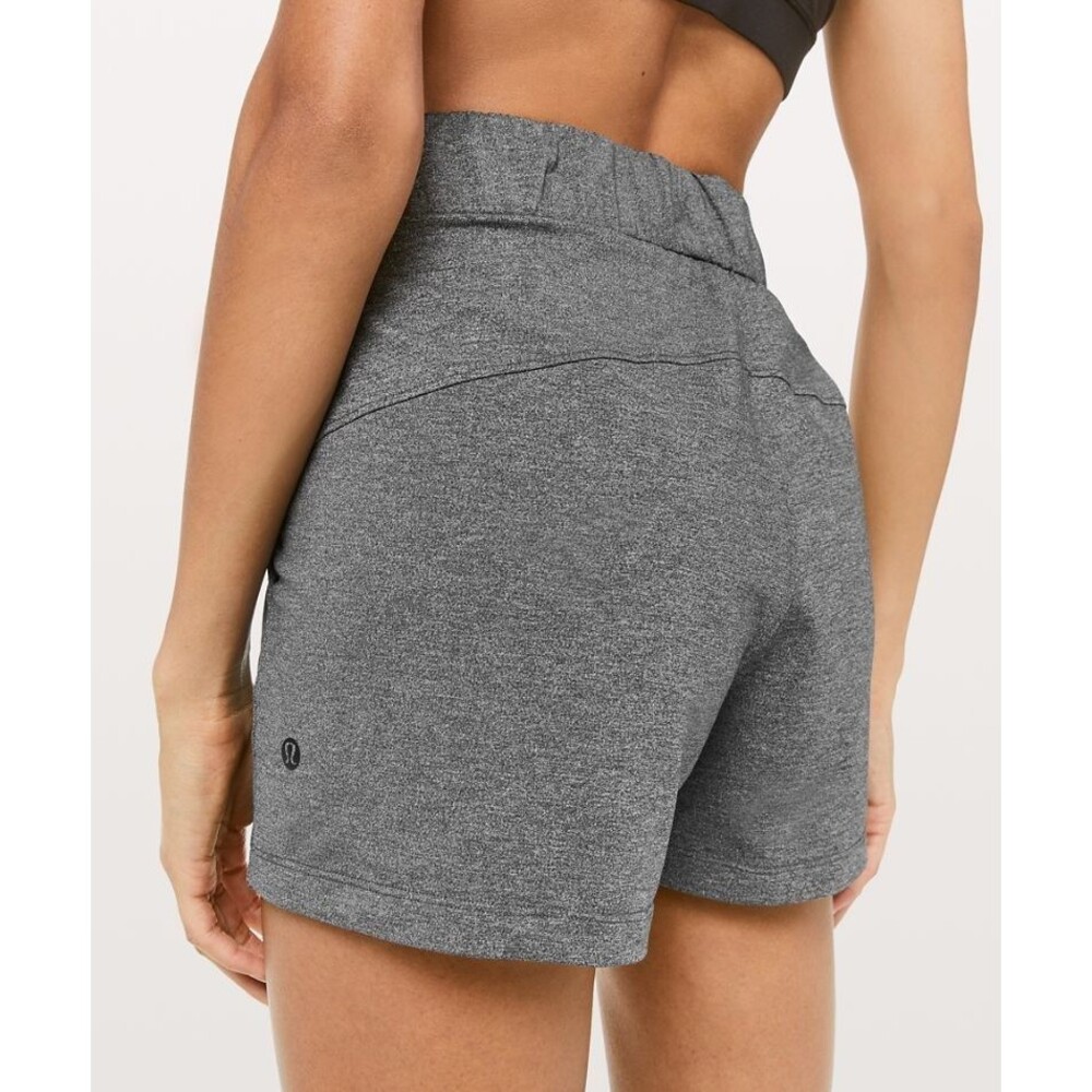 Lululemon On the Fly Short Woven 2.5" Athleisure Shorts Grey Women’s Size 4